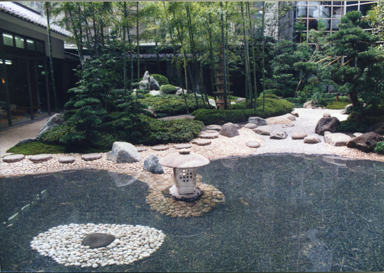 Hotel Isobe Asian Decor Garden