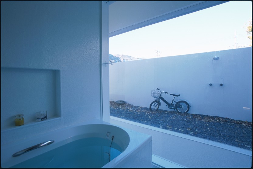 Acrylic House Bathroom Design