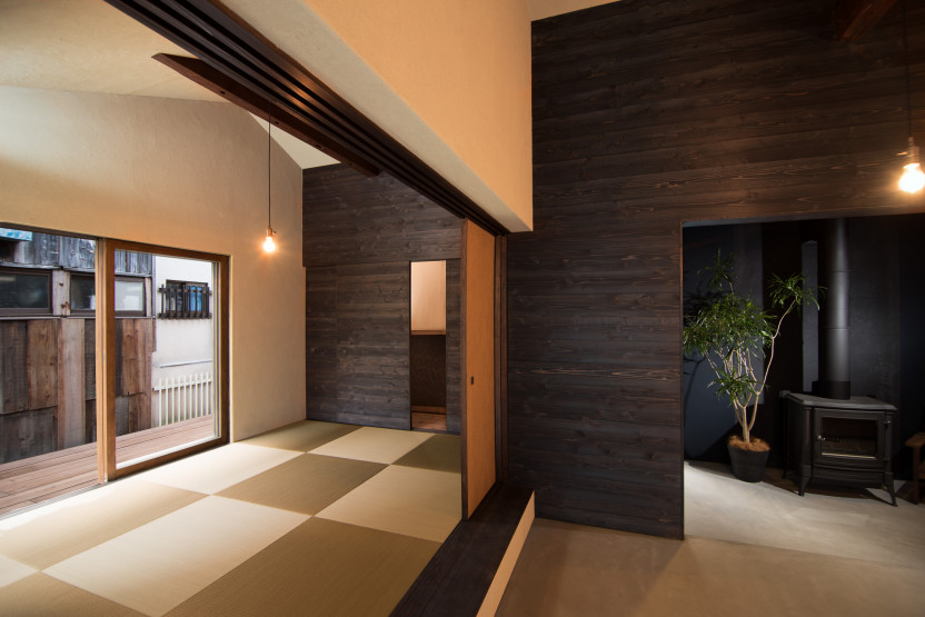 Tanakahigashitakahara-cho House Living and Dining Room Japanese Decor