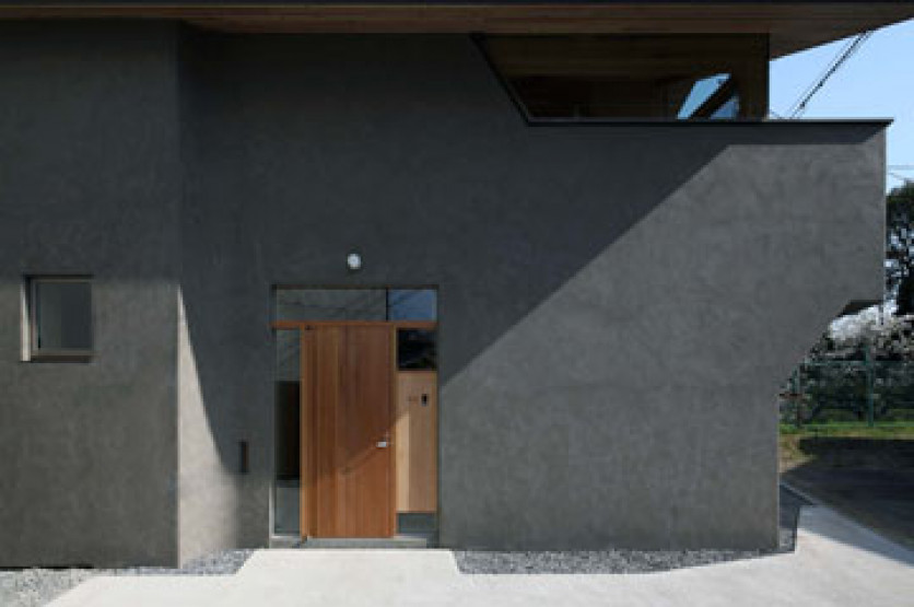 House in Gentaku Entrance Design