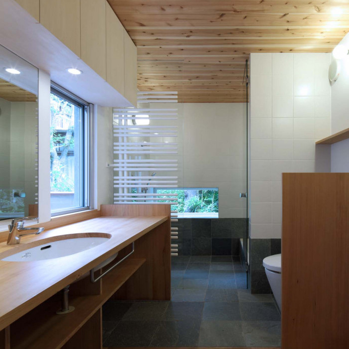 House in Matsugasaki Bathroom Modern Decor